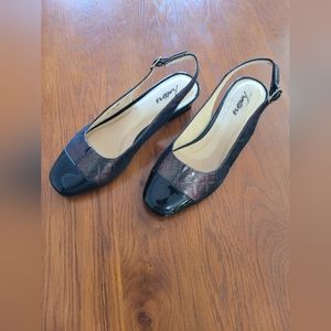 Trotters Women's Dea Dress Pumps